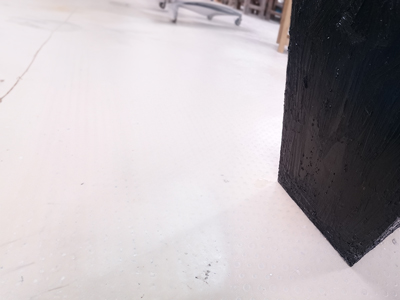 箱崎恵の作品、静寂に沈む