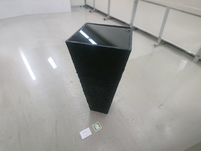 箱崎恵の作品、静寂に沈む