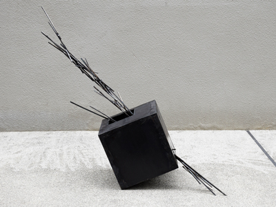 箱崎恵の作品、鉄による立体構成Ⅰ