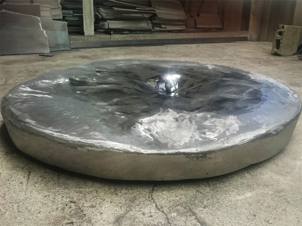 箱崎恵の作品、True Iron