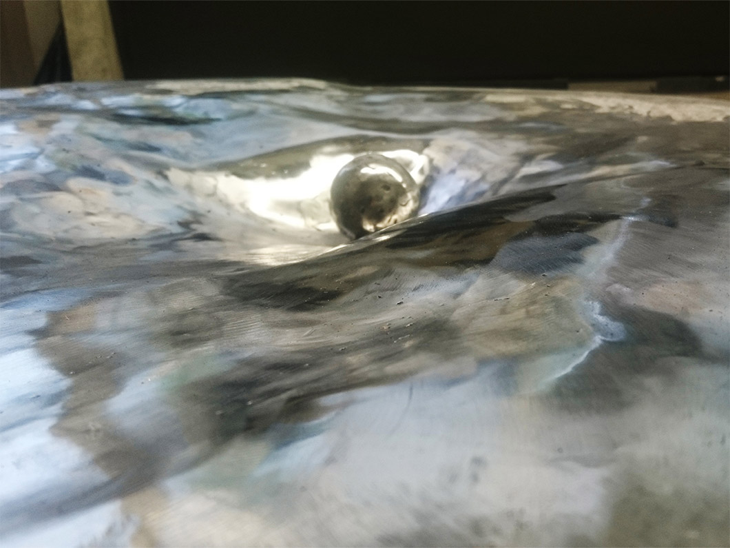 箱崎恵の作品、True Iron