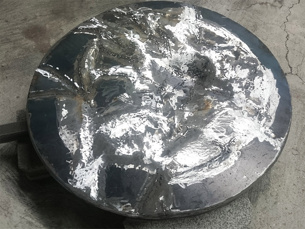 箱崎恵の作品、True Iron